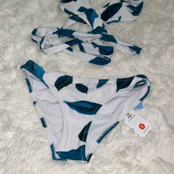 Cupshe White and Green Fresh Leaves Printing Cross Bikini size S - Picture 6 of 8